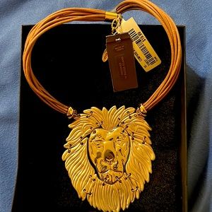 New beautiful fashion choke